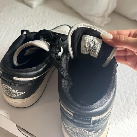 Nike Air Jordan 1 Low Panda White/Black-White Size 6 women’s - Picture 3 of 8